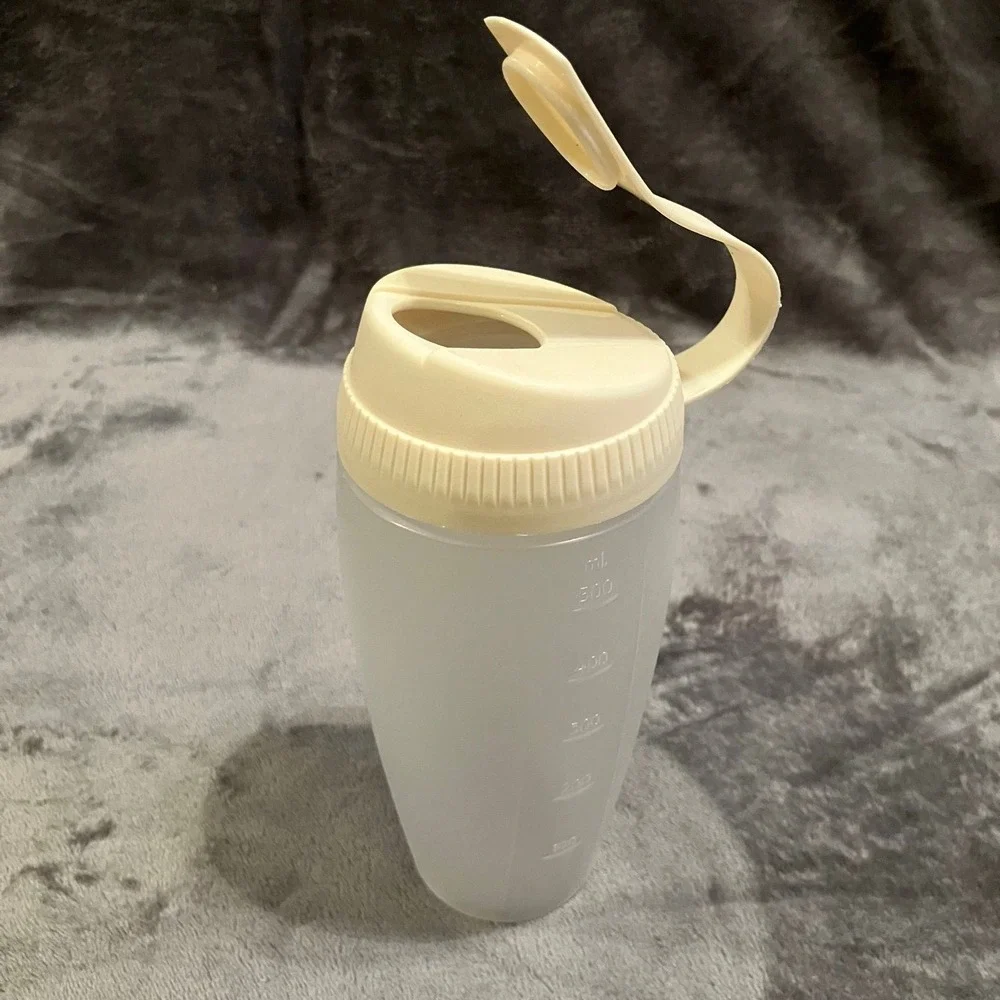 VTG Rubbermaid 16oz Servin Saver Shaker Drink Mixer Dressin Blender Bottle #309B